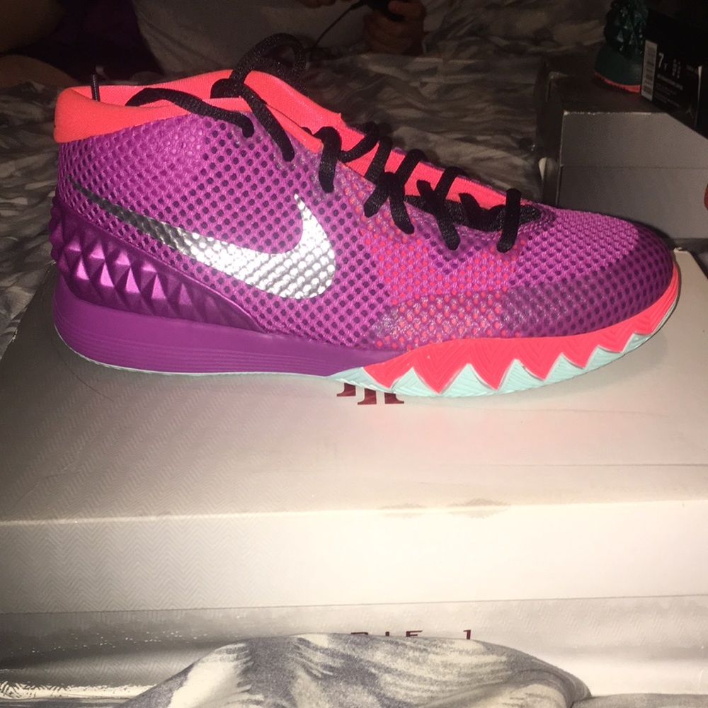 Kyrie 1